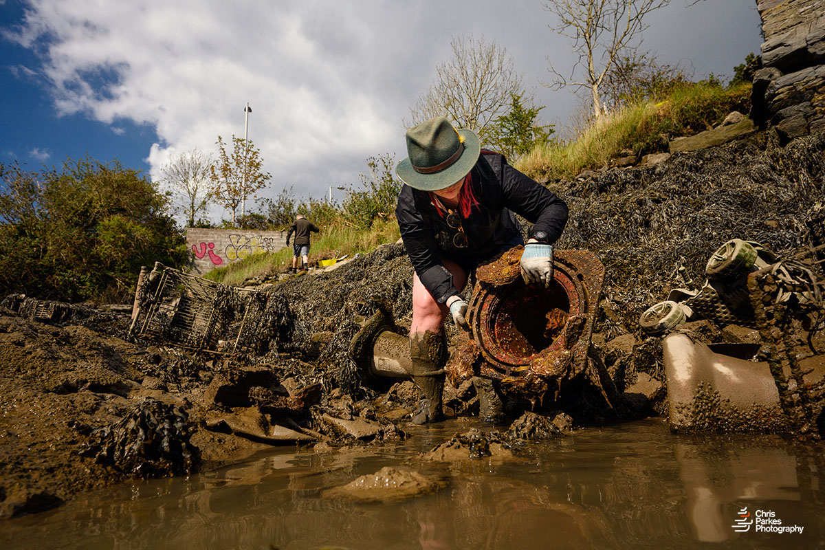 Mallory removing tonnes of plastic and scrap metal from Pomphlett Creek [1000 Tyres Project]