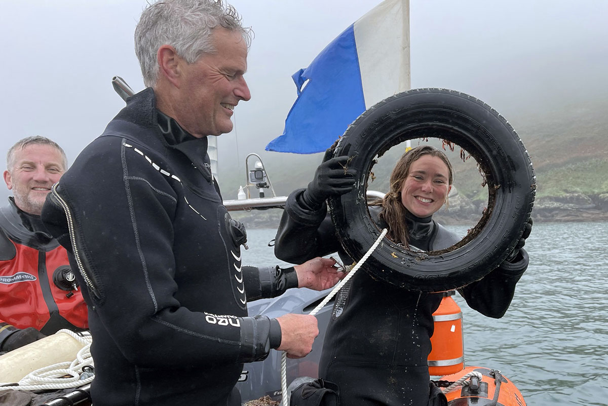 Volunteer divers from Plymouth Sound BSAC recovering tyres [1000 Tyres Project]