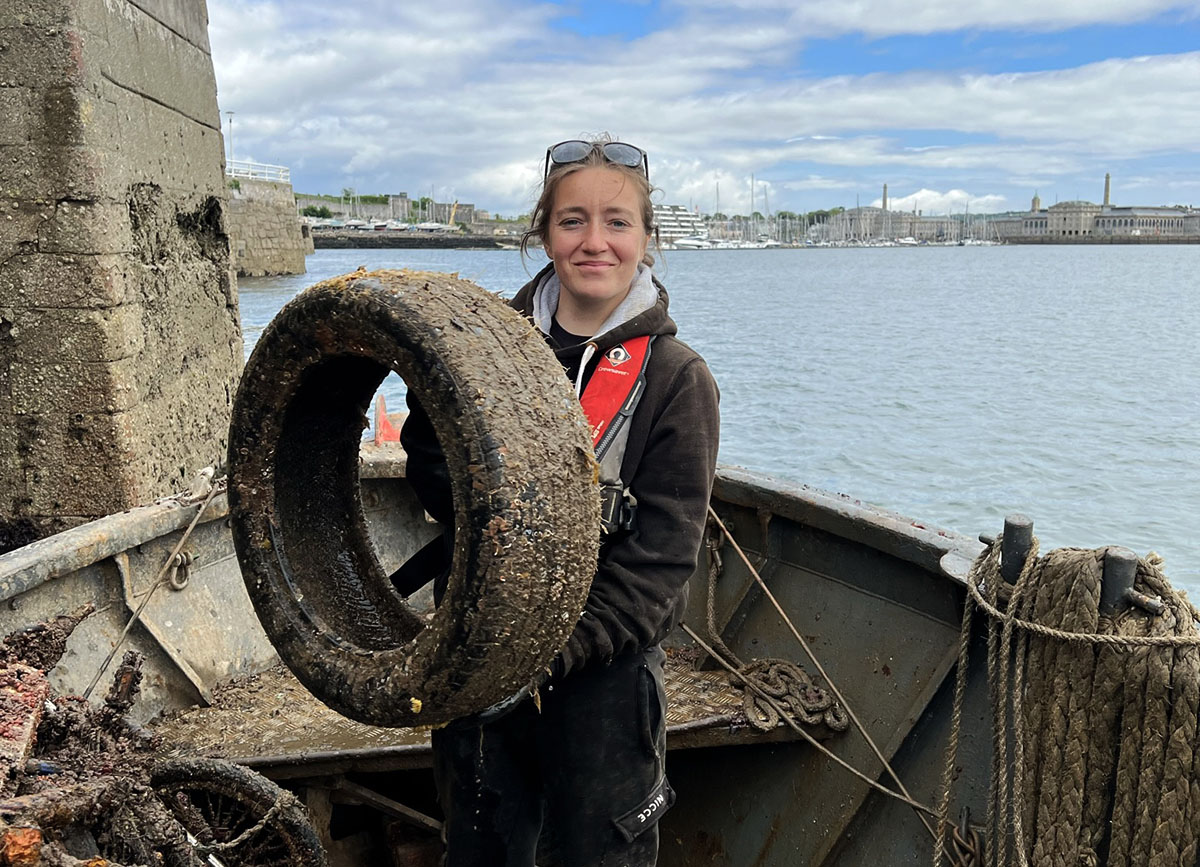 Recovering tonnes of waste from the seabed off Mutton Cove [1000 Tyres Project]